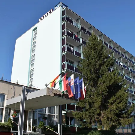 Pelikan 3*